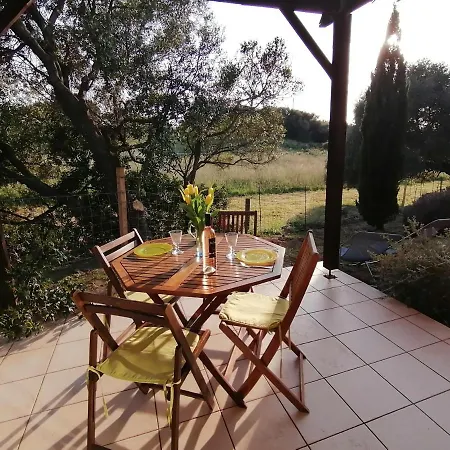 Vakantiehuis Maison Alba Rossa Di Ferro Serra-di-Ferro (Corsica)
